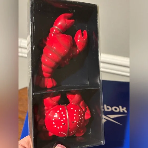 Sonoma Lobster & Crab Salt & Pepper Shaker - NWT So cute! - Picture 3 of 9